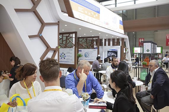 6. The customers from the world comes to Starget Refrigerant in The 30th Shanghai International Exhibition for Refrigerantion